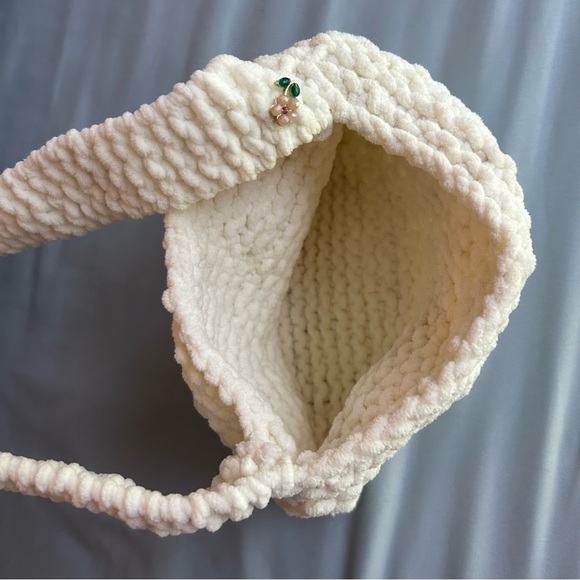 crochet shoulder bag - Picture 2 of 3